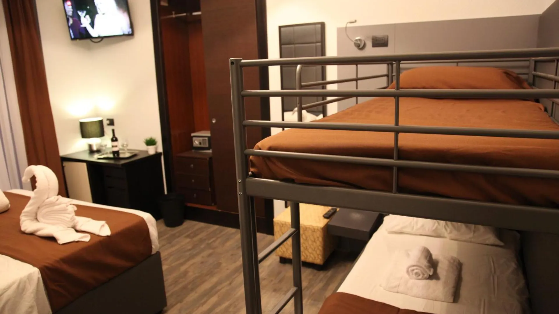 Dolce Vita Rooms Naples Italy