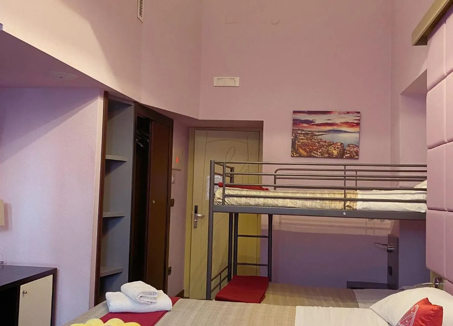 Dolce Vita Rooms Naples Bed & Breakfast